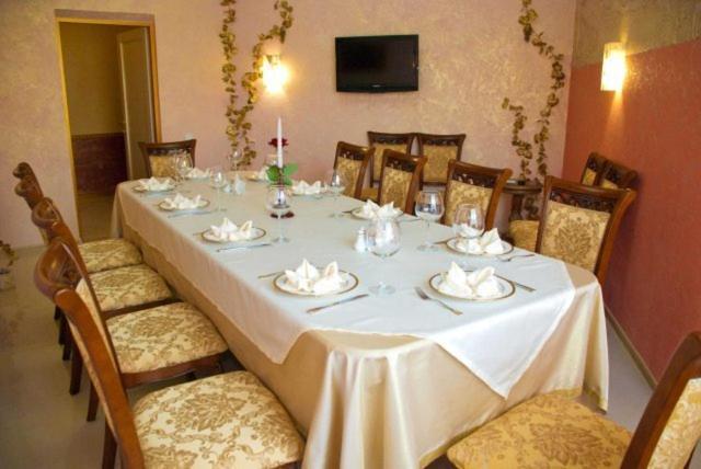 Coliseum Hotel Khmel'nyts'kyy Exterior photo