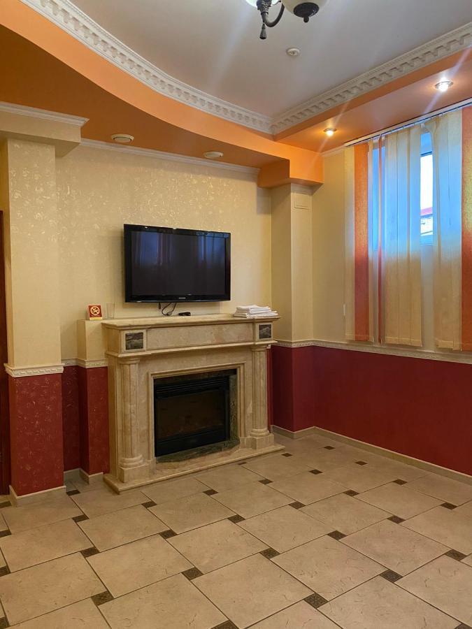 Coliseum Hotel Khmel'nyts'kyy Exterior photo