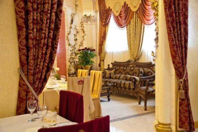 Coliseum Hotel Khmel'nyts'kyy Exterior photo